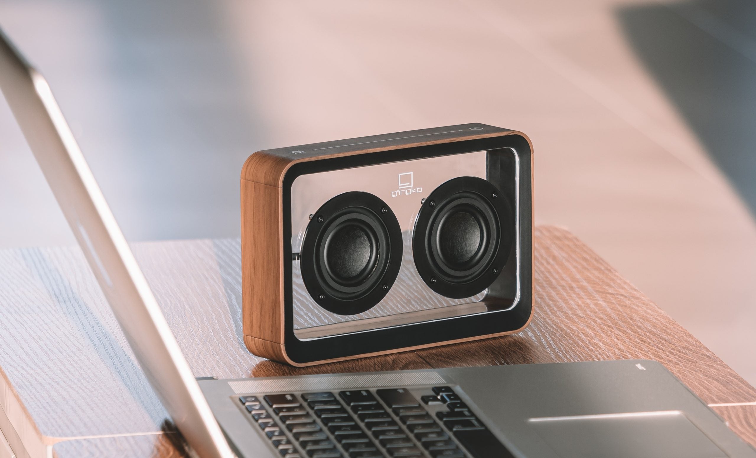 メイジシースルーBluetoothスピーカー