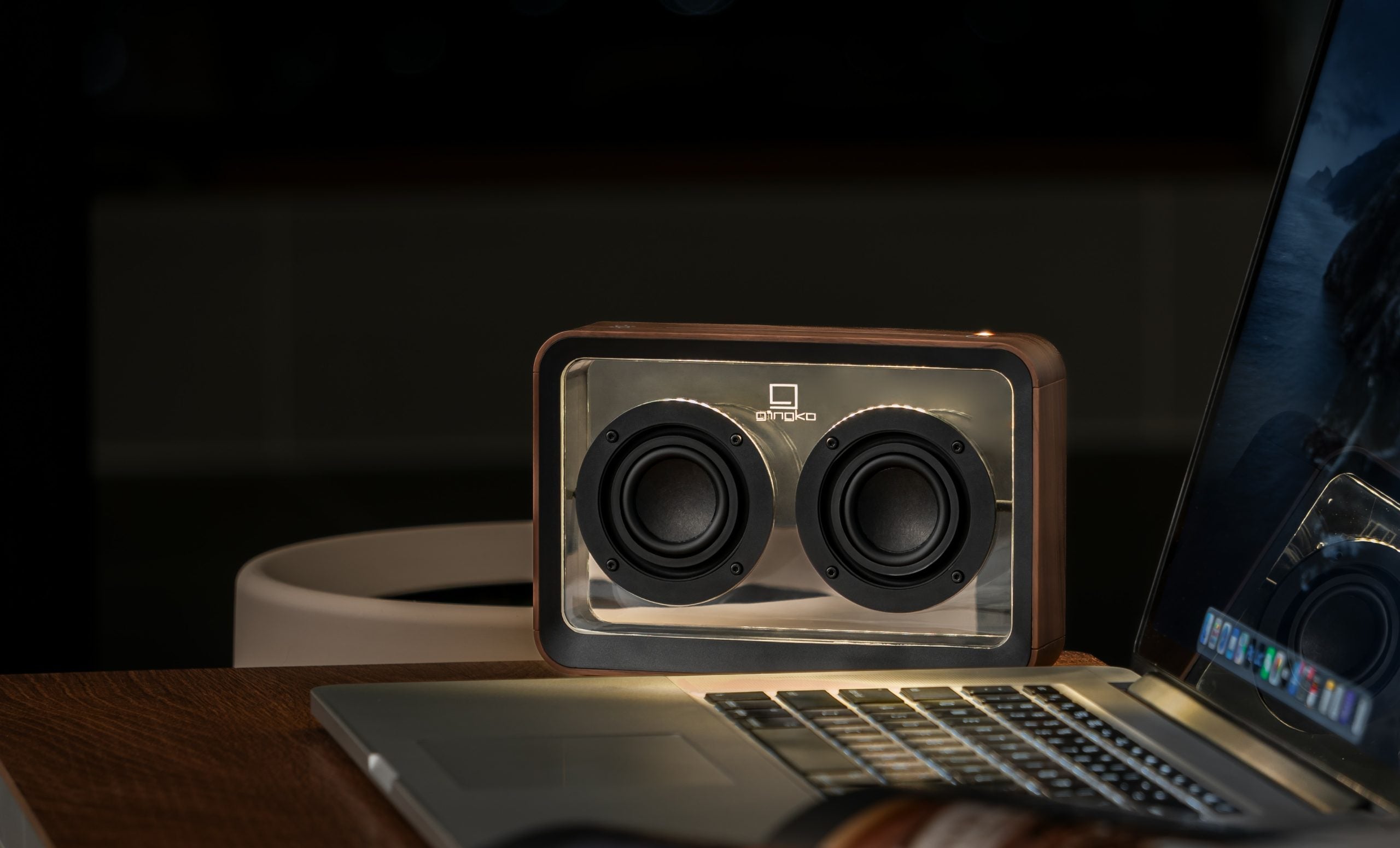 メイジシースルーBluetoothスピーカー
