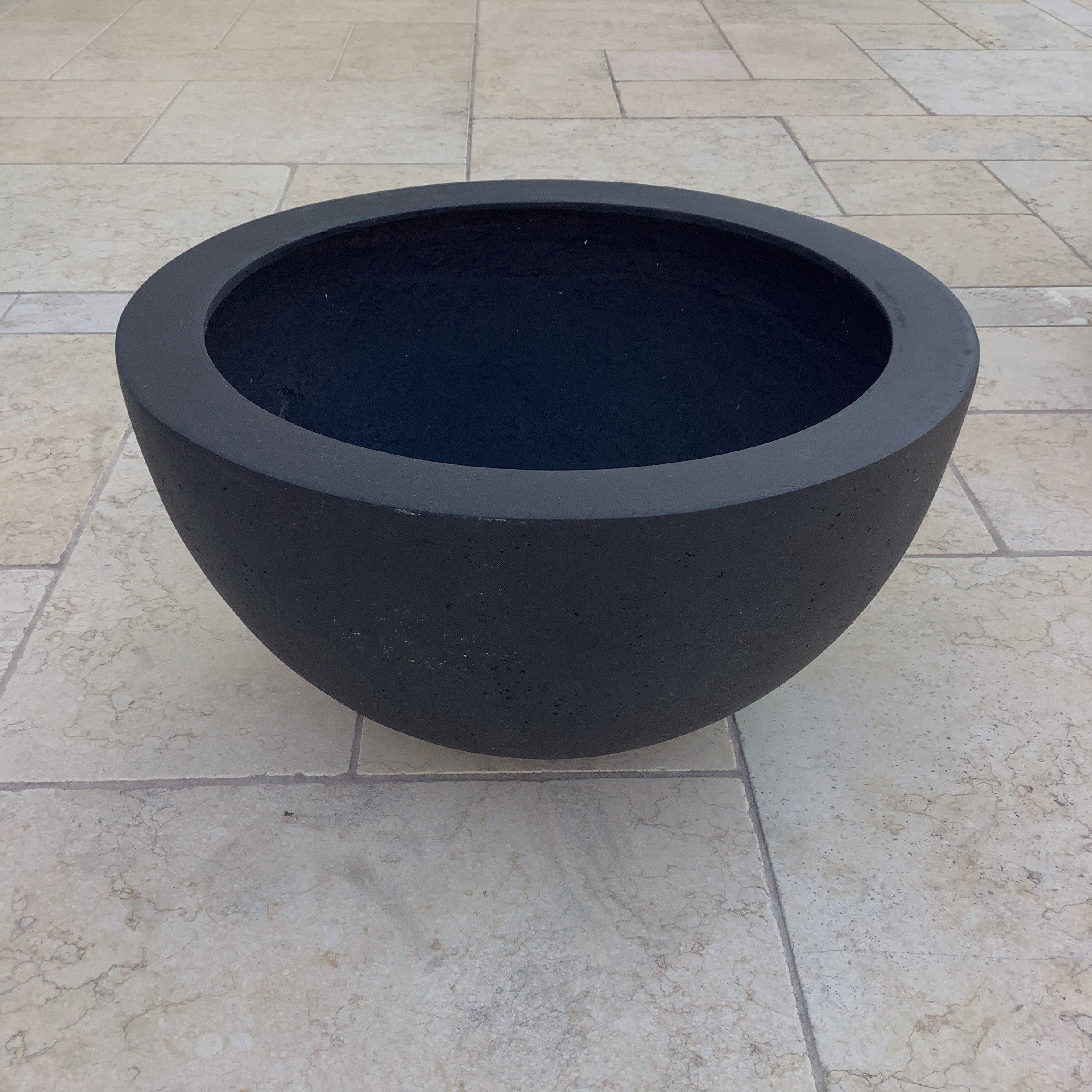 Low egg pot, easyLite, concrete surface