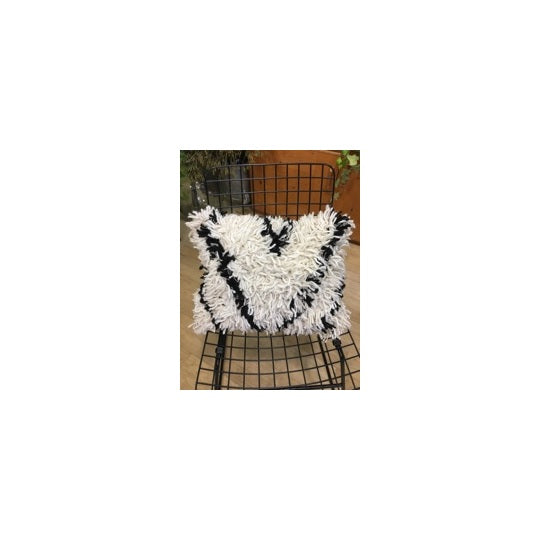 SHAGGY CUSHION BLACK/WHITE