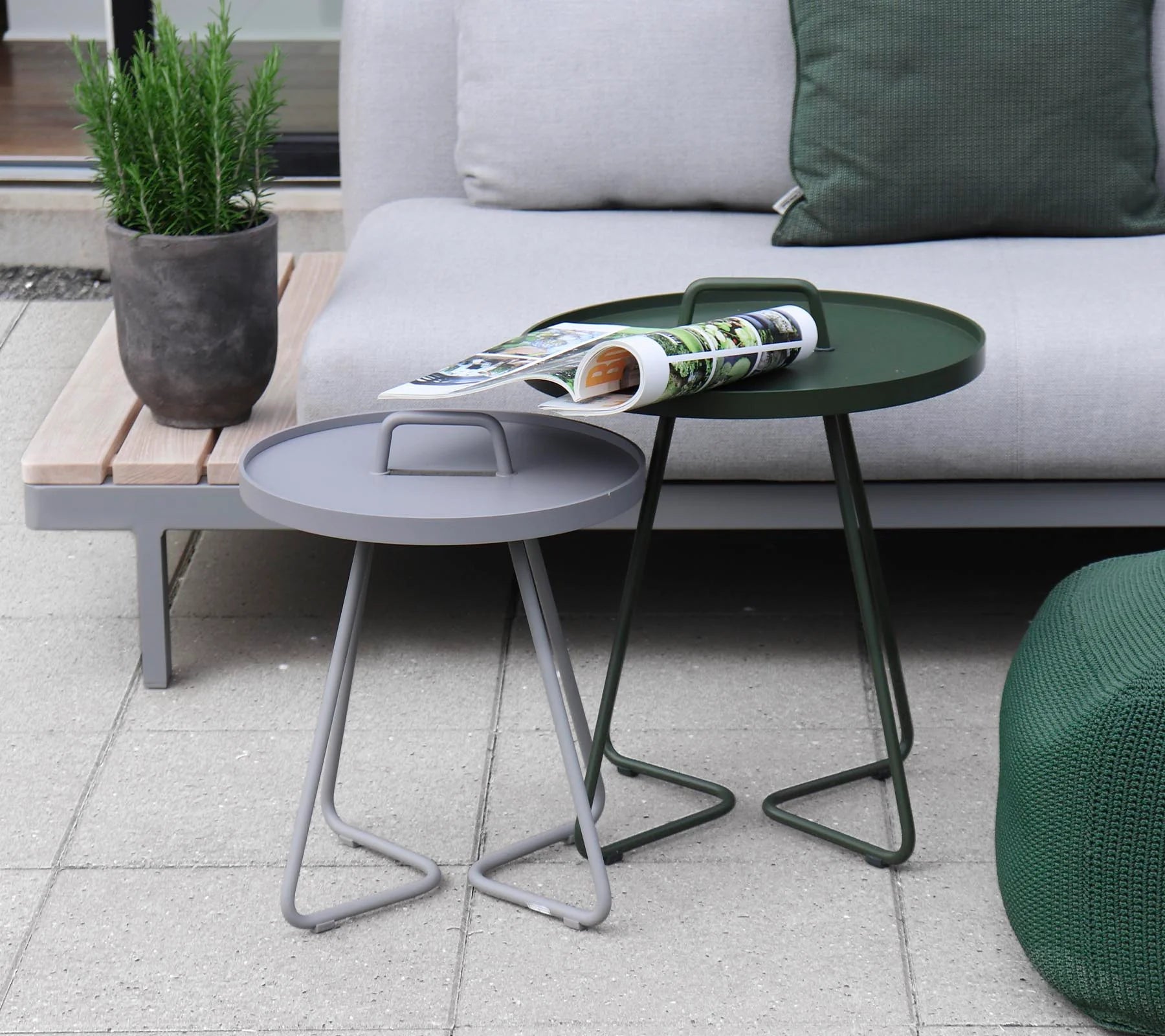 On-the-move side table, aluminium